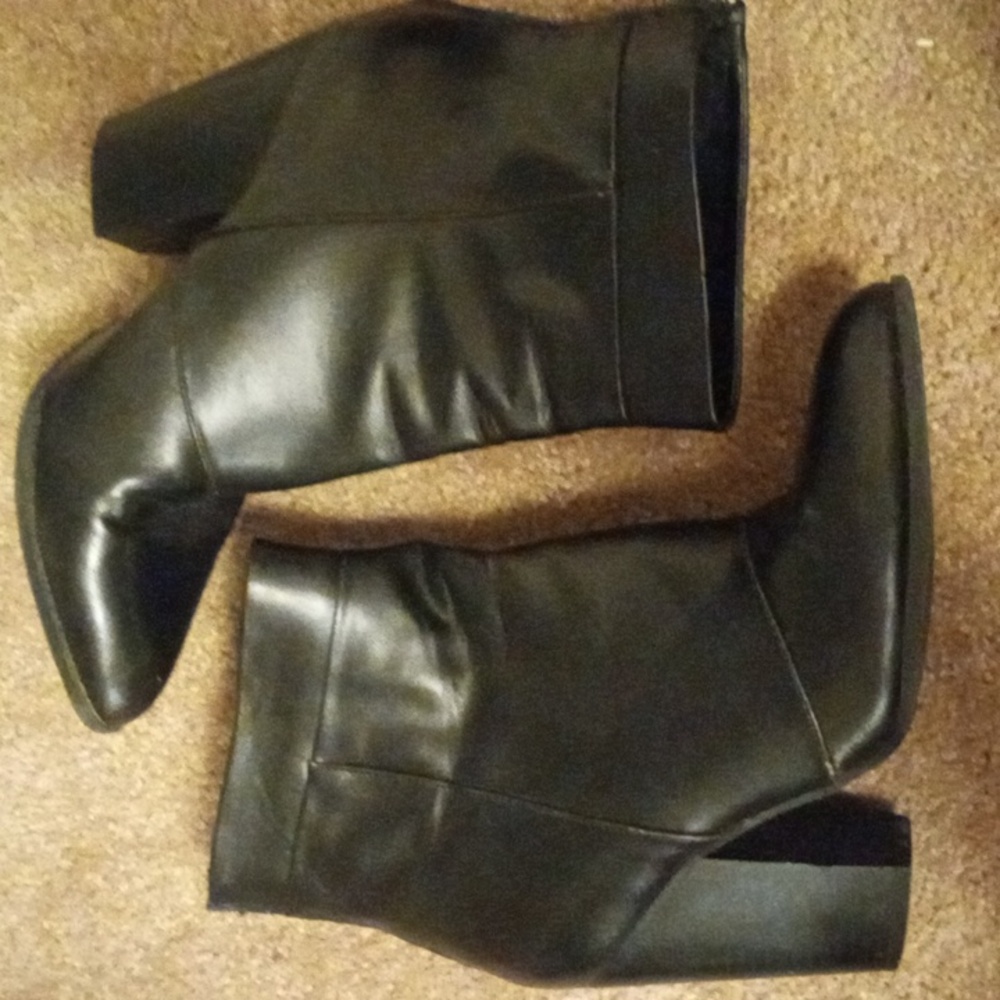 Black ankle booties